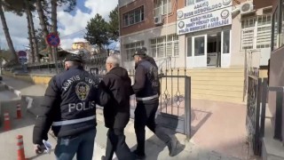 Hakkında kesinleşmiş 25 yıl hapis cezası bulunan dolandırıcı kaçmak üzereyken yakalandı