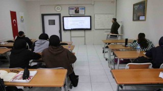 Haliliyede gençler geleceğe eğitimle hazırlanıyor