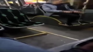 Halk otobüsündeki uygunsuz davranış kamerada