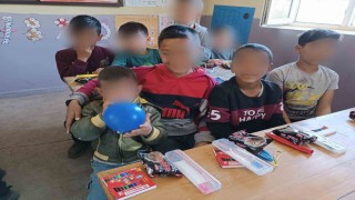 Hayırseverlerden Suvaran köyü öğrencilerine kırtasiye desteği