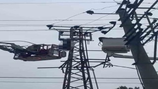 Hırsızlık için çıktığı elektrik direği sonu oldu