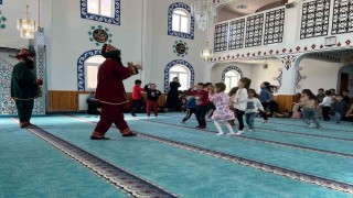 Hisarcıkta 4-6 yaş Kuran Kursu öğrencilerine Hacivat ve Karagöz gösterisi