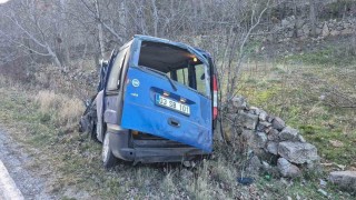 Hurdaya dönen araçlarda 1 kişi öldü, bir kişi yaralandı