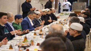 İçişleri Bakanı Mustafa Çiftçi, Kuran kursu öğrencileriyle sahur yaptı