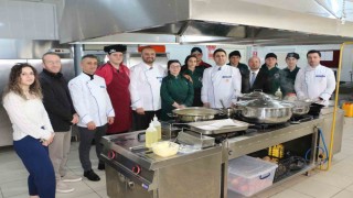 İftar hazırlığı yapamayan muhtaç ailelerin iftarı lise öğrencilerinden