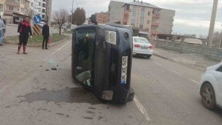 Iğdırda iki araç çarpıştı: 2 yaralı