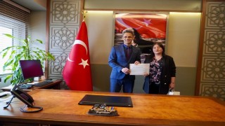 İHA muhabiri hem işini yaptı hem de en çok kitap okuyarak ödüllendirildi