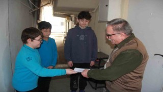 İhtiyaç sahipleri için harçlıklarını biriktiren öğrenciler duygulandırdı