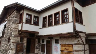 İki asırlık Emiroğlu Konağı tarihe ışık tutuyor