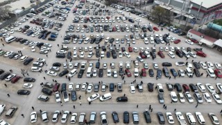 İkinci el oto pazarında buruk bayram