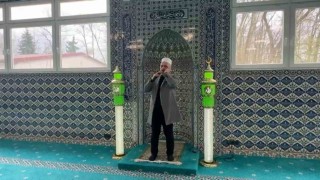 İlber Ortaylının yıllar önceki vasiyeti yerine getirildi: Sesine hayran kaldığı o imam selasını okudu