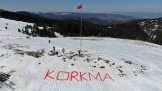 Ilgaz Dağının zirvesinde anlamlı anma: İstiklal Marşının ilk kelimesi kara nakşedildi