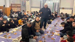 İmam Mustafa Şimşek Emette 15 yıldır çocuklara camide iftar veriyor