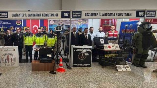 İpekyolu Bölgesel Kariyer Fuarında jandarma standına yoğun ilgi