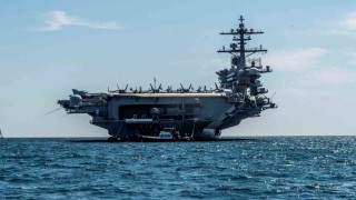 İran, ABDye ait USS Abraham Lincoln uçak gemisine füze saldırısı düzenledi