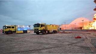 İran, Bahreynde yakıt tanklarını vurdu