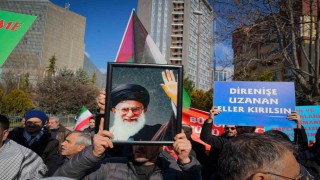 İranın Ankara Büyükelçiliğinde bayraklar yarıya indi