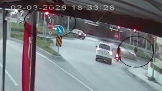 Işık ihlali yapan motosiklet otomobille çarpıştı: 2 yaralı