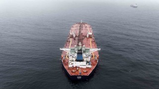 İstanbul Boğazına yaklaşırken vurulan tanker havadan görüntülendi