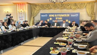 İstanbulda iletişim fakültesi öğrencileri AK Partinin düzenlediği iftarda buluştu