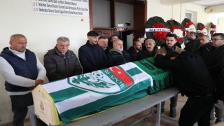 İstanbulda silahlı saldırıda ölen genç futbolcu son yolculuğuna uğurlandı