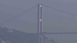 İstanbulda sis etkisini göstermeye devam ediyor