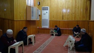 İtikafa girenler Ramazanın son günlerini ibadetle geçiriyor