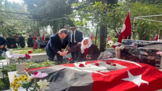 İzmirde 18 Mart Çanakkale Deniz Zaferinin 111. yıl dönümünde şehitler anıldı