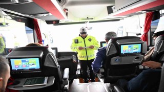 İzmirde polis ekiplerinden bayram mesaisi