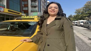 İzmirde taksi direksiyonunda kadın gücü