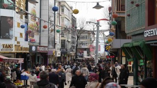 İzmit sokaklarında bayram alışverişi hareketliliği: Adım atacak yer kalmadı