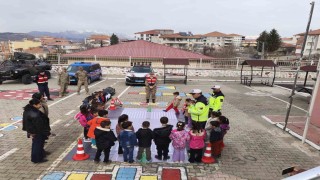 Jandarmadan öğrencilere trafik eğitimi