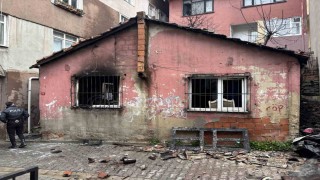 Kağıthanede gecekondu alevlere teslim oldu: 1 ölü