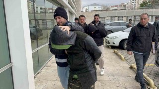 Kahraman kurye araç kundaklamaktan gözaltına alındı