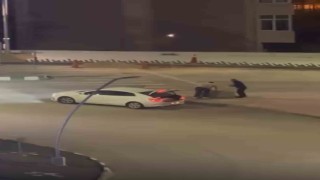 Kaldırım taşı çalan 2 zanlı yakalandı