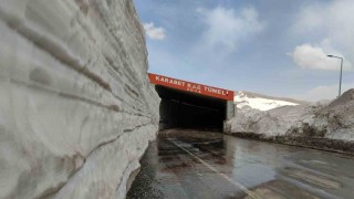Karabet Geçidinde kar kalınlığı 3 metre 52 santim oldu