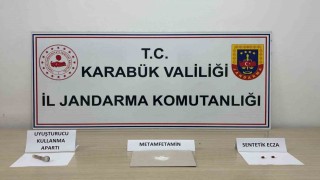 Karabükte jandarmadan kaçakçılık ve uyuşturucu operasyonu: Silah, uyuşturucu ve kaçak telefon ele geçirildi