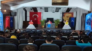 Karacasulu minikler Büyükşehirin tiyatrosuyla eğlendi