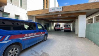 Karamanda motosiklet şarampole devrildi: 2 yaralı