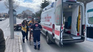 Karamanda otomobil motosikletle çarpıştı: 1 yaralı