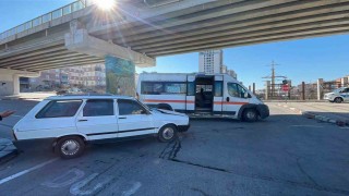 Karamanda yolcu minibüsü ile otomobil çarpıştı: 2 yaralı