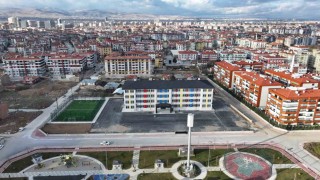 Karatayda 8 okula FIFA standardında yeni halı saha