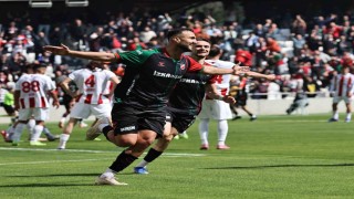 Karşıyakada Ömer Faruk 9 maçta 9 gol attı