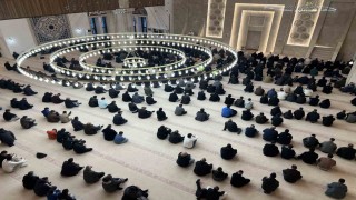Karsta bayram namazında camiler doldu, taştı