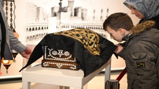 Kartepede Sakal-ı Şerif ve Kabe örtüsü ziyarete açıldı