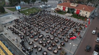 Kasapoğlu ve Vali Özkan vatandaşlarla iftarda buluştu