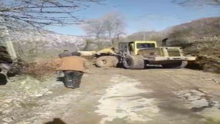 Kastamonuda heyelanın kapattığı köy yolu ulaşıma açıldı