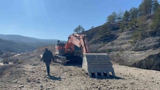 Kastamonuda iş makinesinin 700 litre yakıtı ve elektronik parçalarını çaldılar