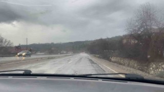 Kastamonuda sağanak yağış sürücülere zor anlar yaşattı