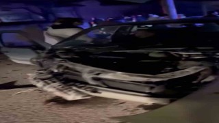 Kavşakta otomobiller çarpıştı: 4 yaralı